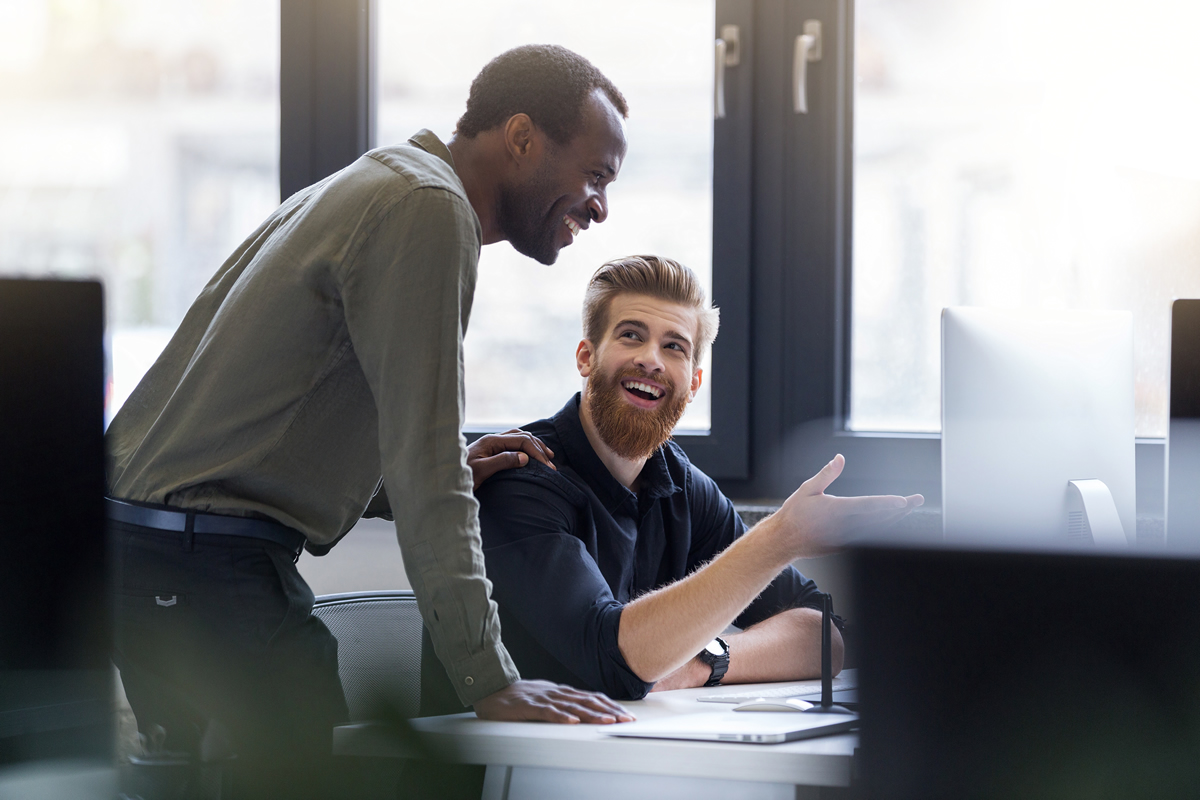 ecs-technitions-working-together-on-a-customer-servers